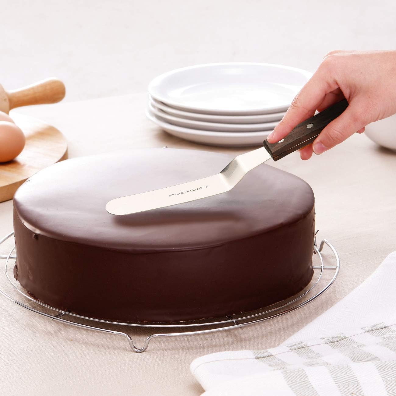 Offset Cake Icing Spatula Set of 4- Professional Stainless Steel Cake Decorating Frosting Spatulas, 4"-6"-8"-10" Flexible Resistant Blade, Wooden Handle For Easy Grip