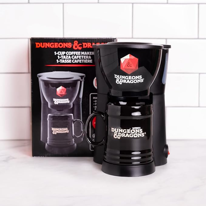 Uncanny Brands Dungeons and Dragons Single Cup Coffee Maker with Mug