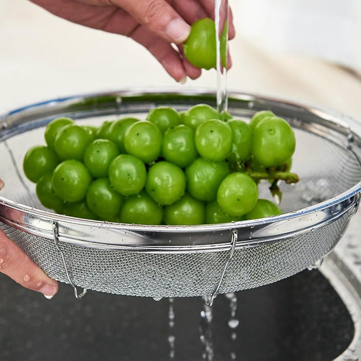 Fine Mesh Strainer for Kitchen, Stainless Steel Colander Bowl for Pasta, Rice, Fruit, Metal Net Baskets with Resting Base - Strain, Drain, Rinse （Diameter 8.67 inch）